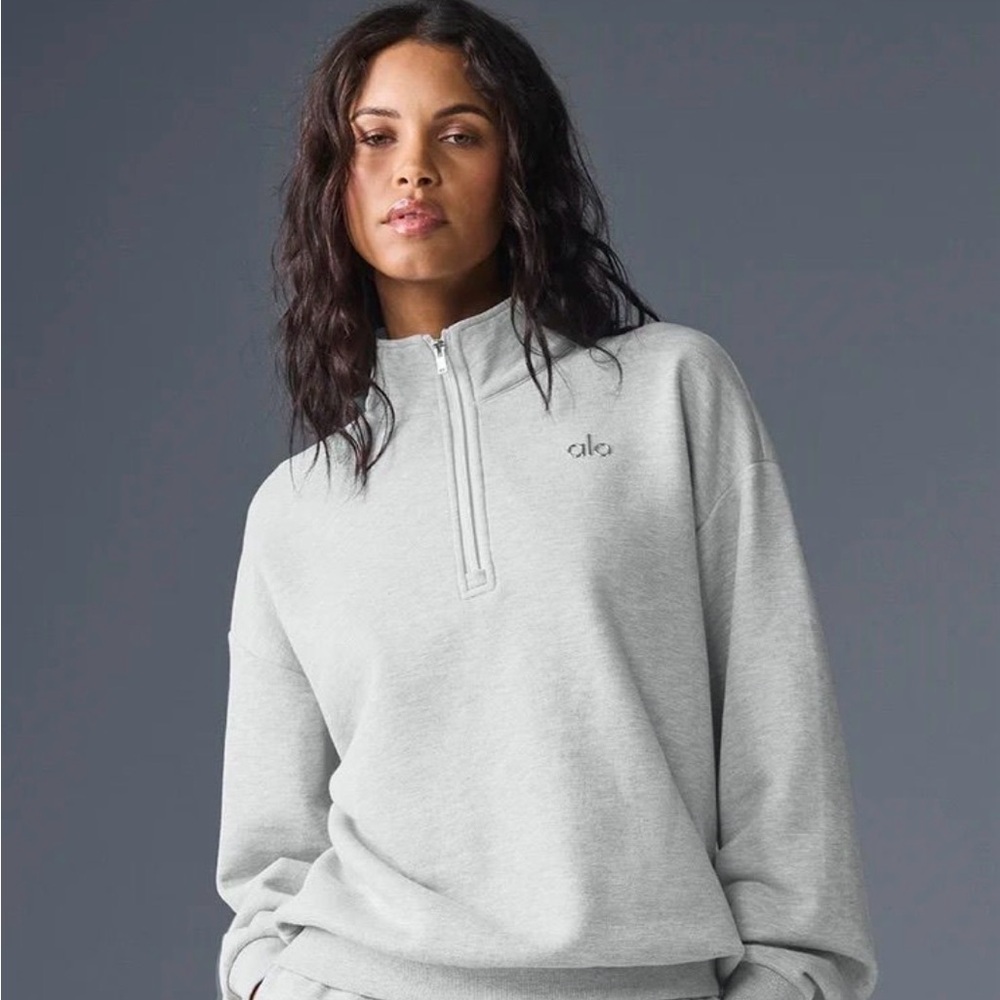 ALO Yoga Women's Light Gray Quarter-Zip Hoodie